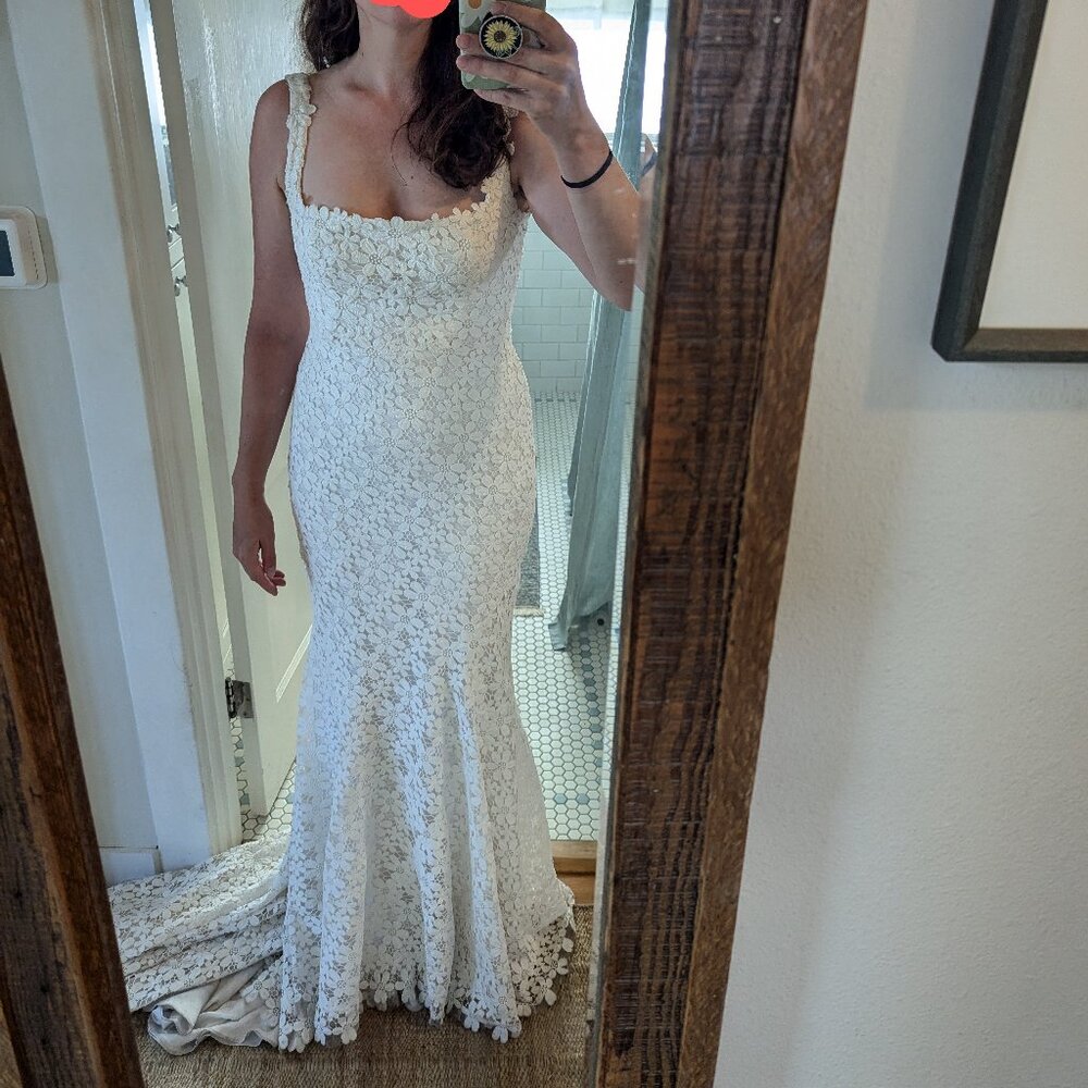 Sarah Seven & Wilderly White  Daisy Lace Wedding Dress Gown